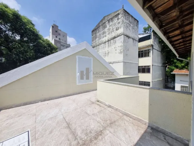 Casa Espetacular na Tijuca para Locação! Três Andares, Toda Modernizada e com 3 Vagas de G