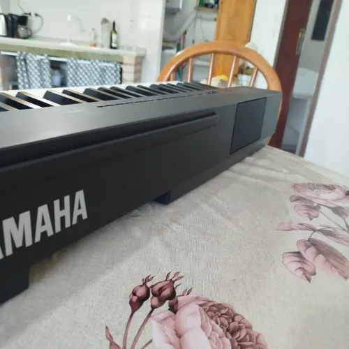 Piano Yamaha P225 novo
