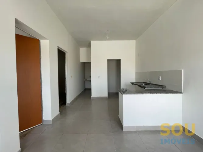 Casa Geminada para Alugar na Vila Santa Branca 2 Quartos, Garagem Coberta e Área Externa