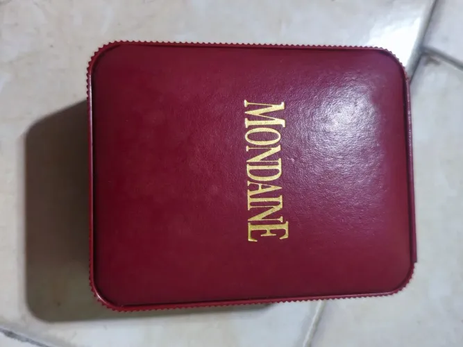 Relógio mondaine dourado