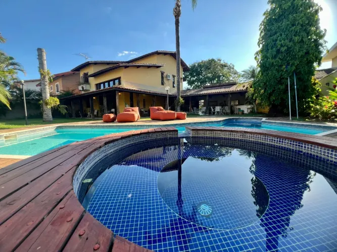 Casa com 2 terrenos no Jardim das Colinas  720m², lazer completo e estilo clássico