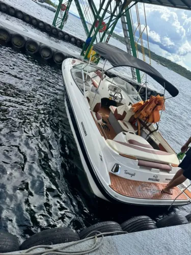 Lancha Bayliner Capri 21 pés à venda