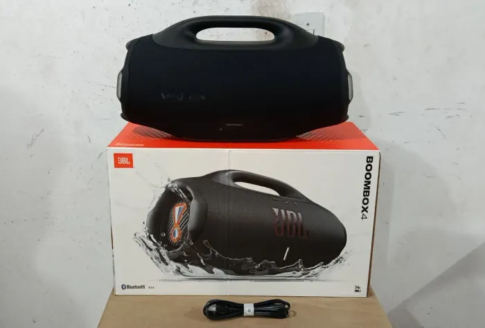 JBL Boombox 4 210w, novinha na cx