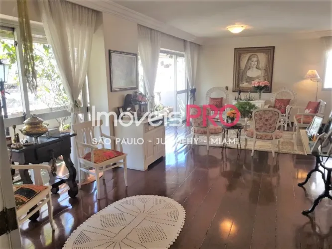 Apartamento 200m² 4 Dormitórios para Venda em Moema