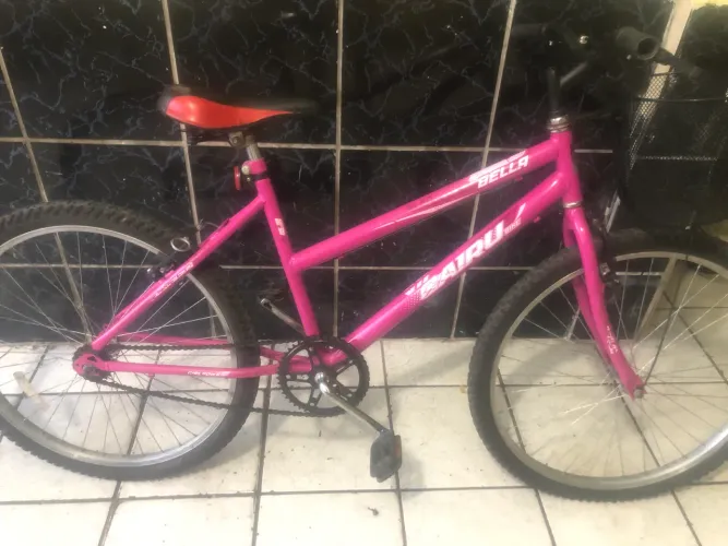 Bicicleta aro 26 Cairu com cestinha