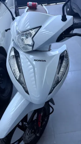 Honda Biz 125 único dono branco pérola ?