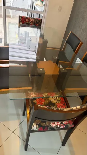 Mesa de Jantar 8 Lugares em Madeira Maciça com Tampo de Vidro + 6 Cadeiras