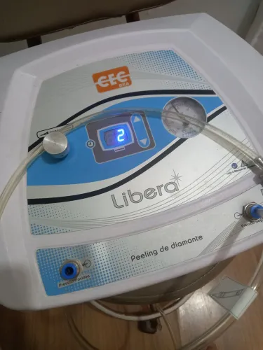 Aparelho de peeling de diamantes e vacuoterapia facial e corporal