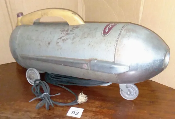 1 Aspirador de pó Arno anos 60 - Para restauração - Motor funcionando..
