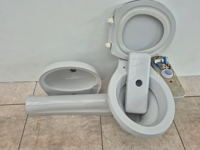 Louças de banheiro usada 
