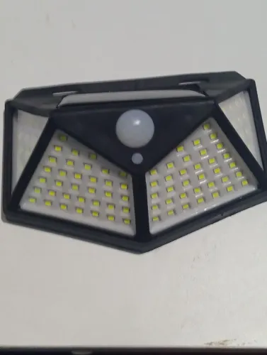 Luz/Luminária Solar com Sensor de presença Com 100 LEDs.