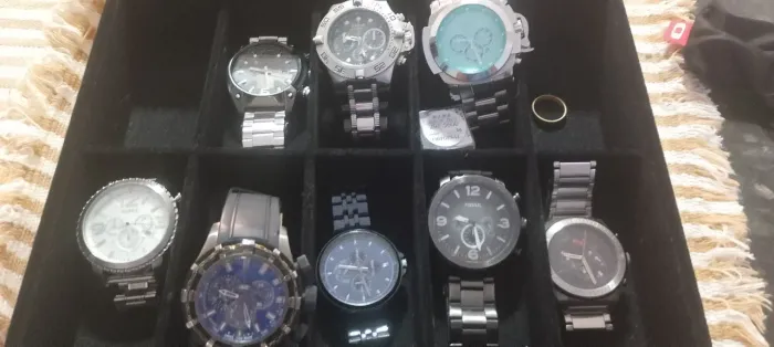Relógios só os tops 02 invictas,02 fóssil,01 Ferrari,01 puma,01 diesel e 01 tomy