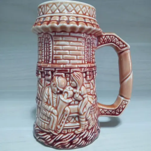 Caneca   Antiga   de Coleção    Raridade  em Alto Relevo   Caneca  em Porcelana da coleção