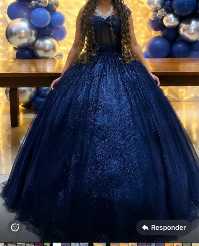 Vendo um vestido de debutante 2em 1 completo com anágua