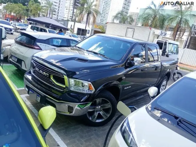 Ram Classic Laramie 5.7 V8 16V Gasolina 4X4 Aut. 2022
