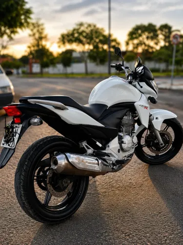 Moto CB300 R