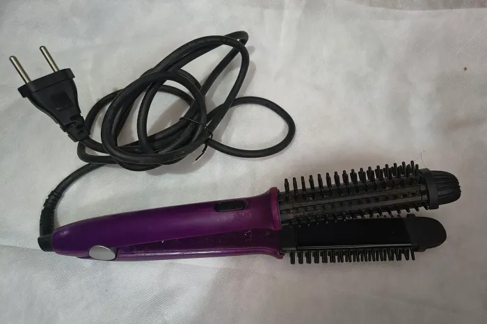 ESCOVA MODELADORA E ALISADORA (2 EM 1)