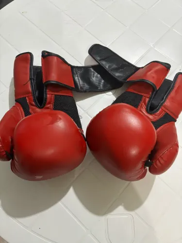Luvas de box usada.