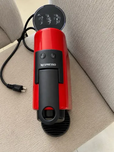 Cafeteira Nespresso Vermelha Essenza Mini - 110v