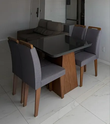 Vendo Mesa de Jantar + 4 Cadeiras | Seminova | não aceito troca 