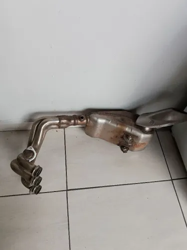 Escapamento MT09 $1000 reais 