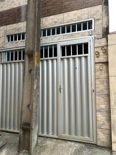 Alugo casa com 2 quartos e suite na estancia ao lado da avenida Recife