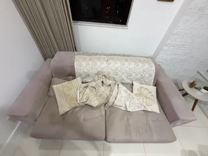 Sofá de dois lugares