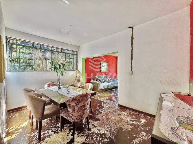 Casa com 4 Quartos à Venda - 382m² - Santa Branca - Próximo à Avenida Dom Pedro I.