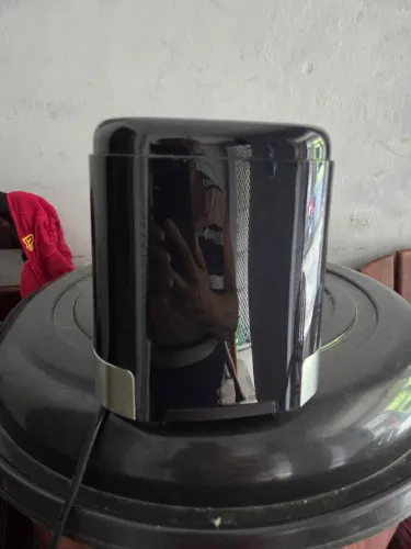 Vende se uma torradeira da marca eletrolux nova, valor 180 reais 