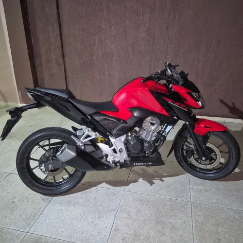 Honda Cb twister vermelha 300 f 2023