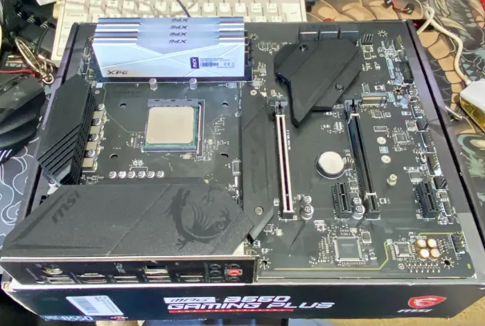 Ryzen 7 5700x3d / 4x8 3200mhz / B550 pro gaming (AM4 dos sonhos)