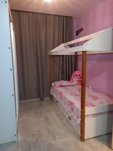 Vendo Cama montessoriana tipo casinha e o colchão Ortobom ortopédico vai junto com a cama