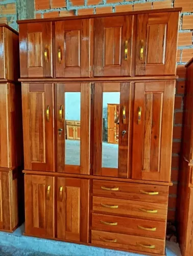 Guarda - roupa casal todo de madeira lindo bem trabalhado novo 