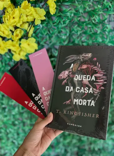 Livro A Queda da Casa Morta: T. Kingfisher + 3 marcadores de páginas ( Darkside)