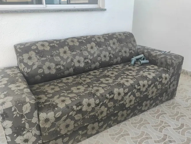 Sofá simples em bom estado. Barra dos Coqueiros.