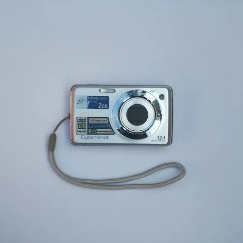 Câmera digital Sony Cyber-Shot DSC-W210 prata 12.1 mp (Bateria)
