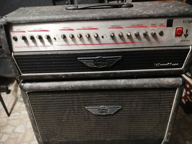 Cabeçote Warm Music com caixa 4x12