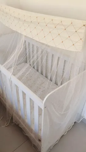 Berço com colchão orthocrin e mosquiteiro