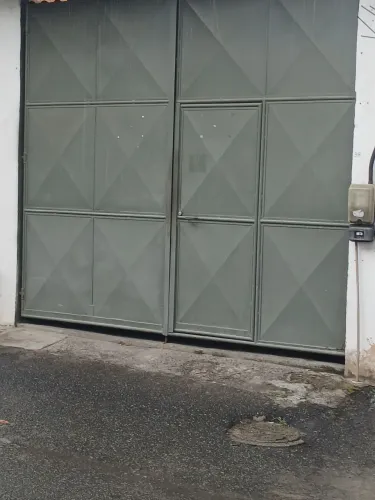 Aluga-se galpao  180 m2