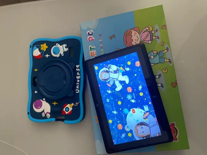 Vendo Tablet infantil com caixa , carregador e capinha 150 reais.