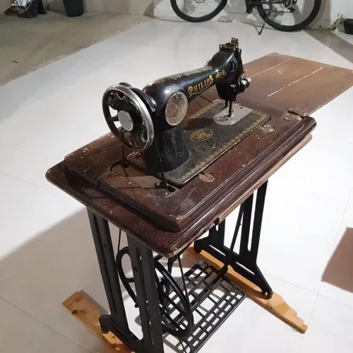 Máquina de costurar Phillips modelo antigo (funcionando perfeitamente)