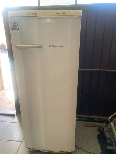 Geladeira Electrolux RE28 100% funcionando