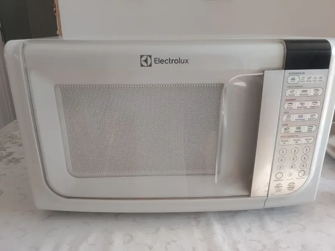 Microondas Electrolux 31 litros bem conservado 