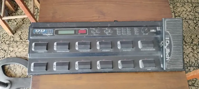 Pedaleira Digitech RP10 (SEM TESTE)