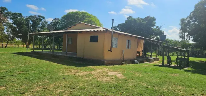 Fazenda no Pantanal  Barão de Melgaço (MT)  12.649 HA, cria, recria e engorda, beira do Ri