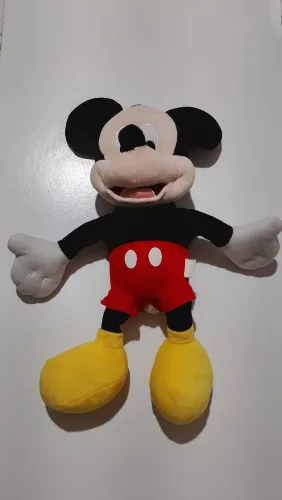 Pelúcia Mikey Mouse usado em ótimo estado de conservação para brincar ou decorar.