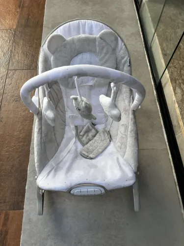 Cadeirinha vibratória Bebê