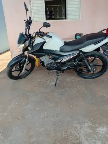 Vendo moto Factor 150 ano 2021/2022.