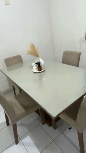 Mesa de jantar com 4 cadeiras - Seminova