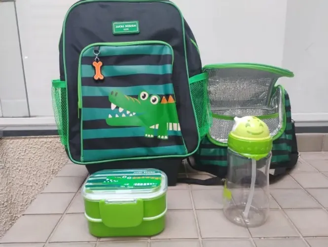 Kit mochila e lancheira térmica, sem uso!